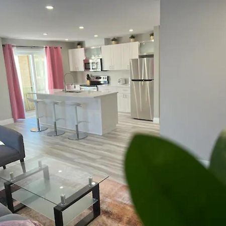 Entire 2 Bedroom Apartment Downtown - U2 Kitchener Εξωτερικό φωτογραφία