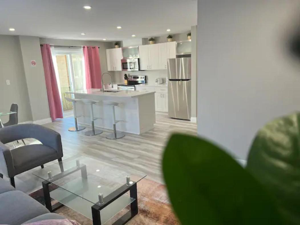 Entire 2 Bedroom Apartment Downtown - U2 Kitchener Εξωτερικό φωτογραφία