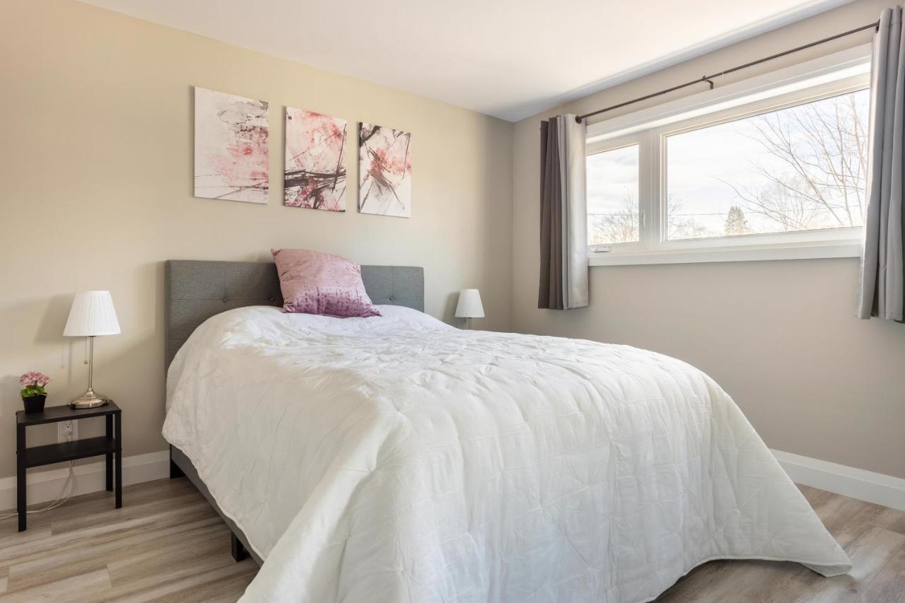 Entire 2 Bedroom Apartment Downtown - U2 Kitchener Εξωτερικό φωτογραφία