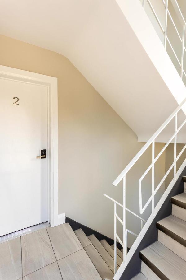 Entire 2 Bedroom Apartment Downtown - U2 Kitchener Εξωτερικό φωτογραφία